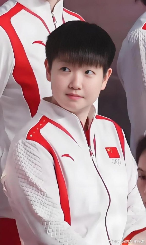 股门在线 小迷糊!孙颖莎赶飞机去澳门一路小跑,头等舱落座把背包翻个底朝天